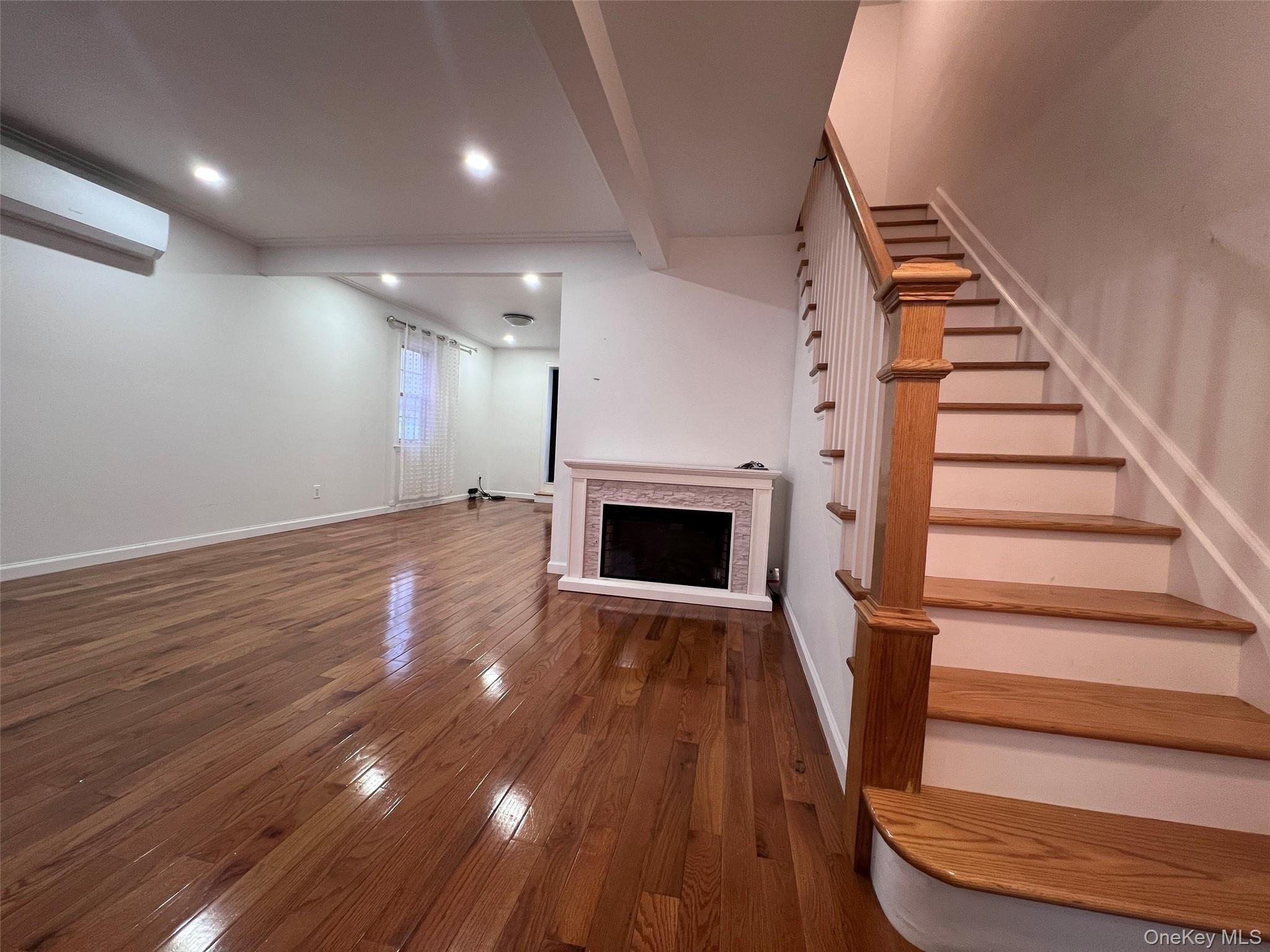 #9 photo, 2522 Seymour Avenue, Bronx , NY 10469