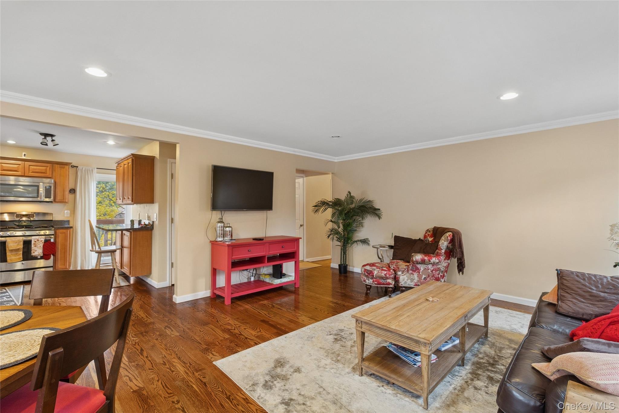 #12 photo, 31 Amityville Road, מחוז סאפוק Sound Beach , NY 11789