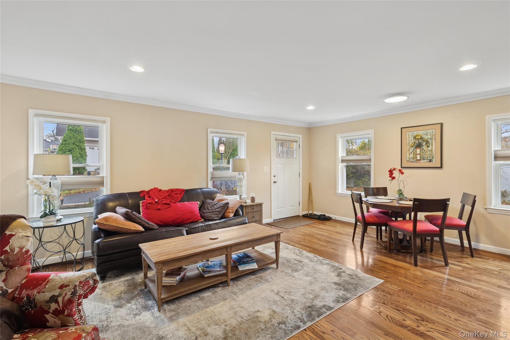 #15 photo, 31 Amityville Road, מחוז סאפוק Sound Beach , NY 11789