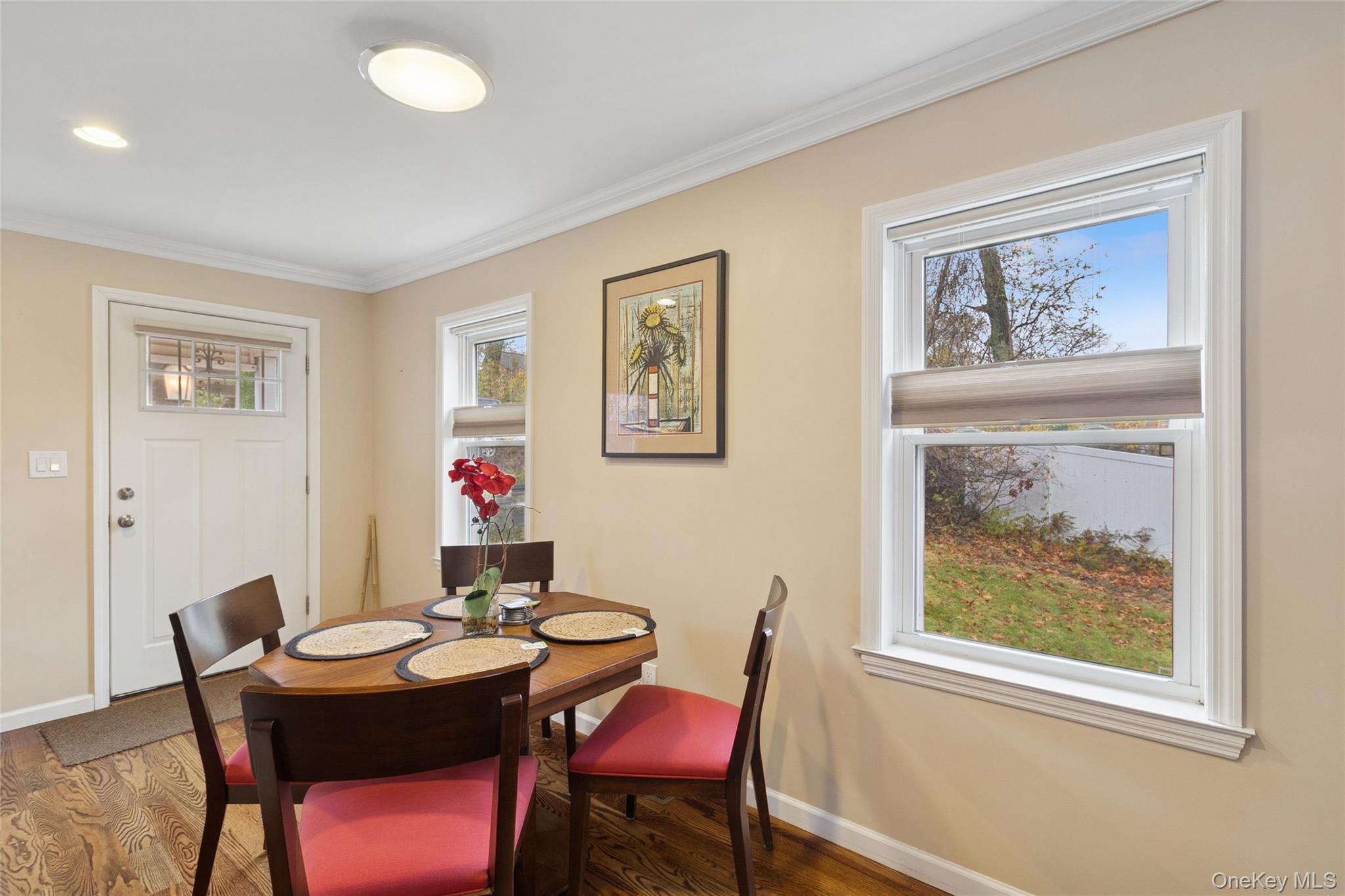 #18 photo, 31 Amityville Road, מחוז סאפוק Sound Beach , NY 11789