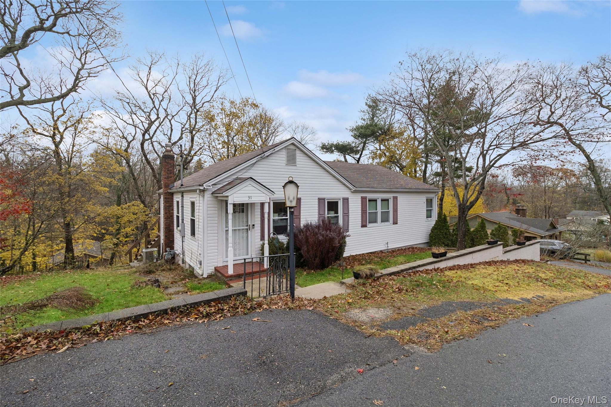 #2 photo, 31 Amityville Road, מחוז סאפוק Sound Beach , NY 11789