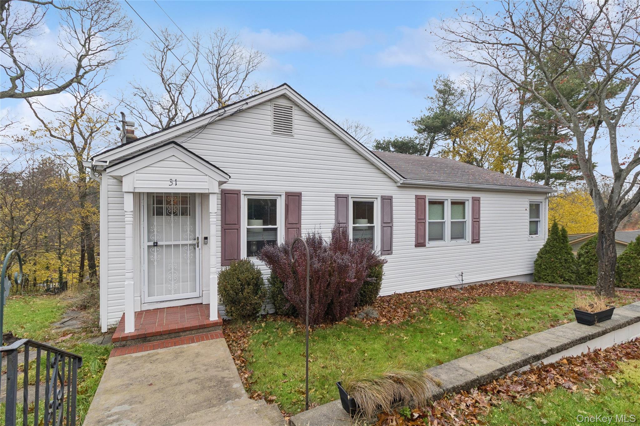 #6 photo, 31 Amityville Road, מחוז סאפוק Sound Beach , NY 11789