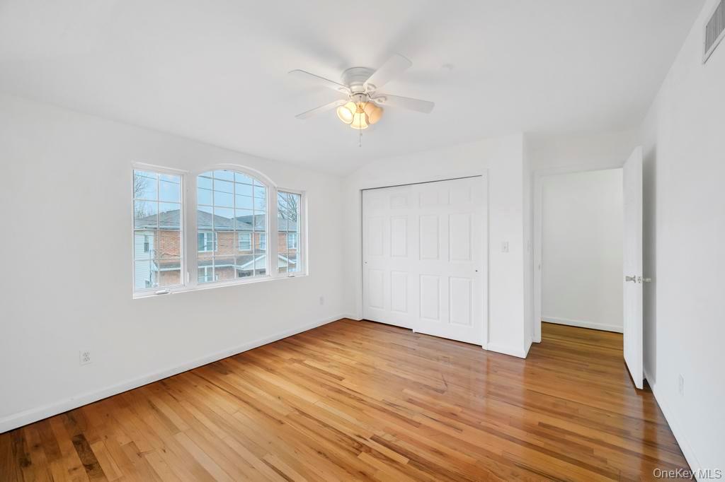 #10 photo, 102-02 163rd Drive, Куинс ‖ Howard Beach , NY 11414