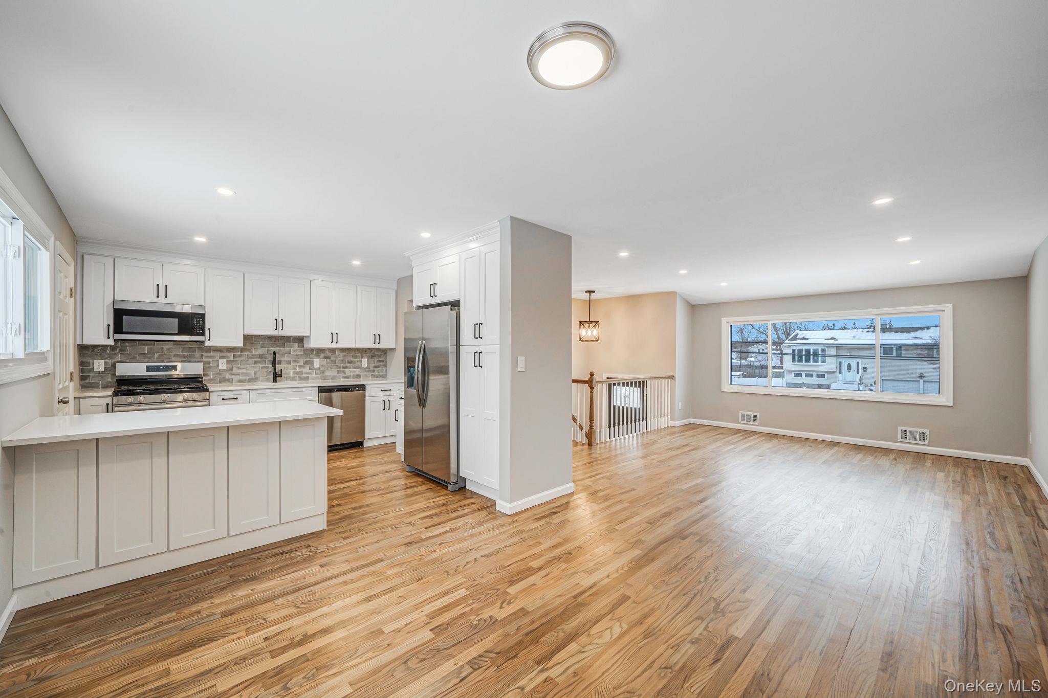 #10 photo, 104 Harrisburg Street, Bay Shore , NY 11706