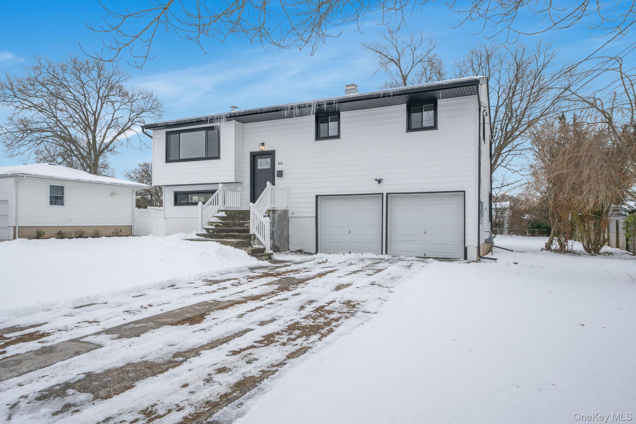 #2 photo, 104 Harrisburg Street, Bay Shore , NY 11706