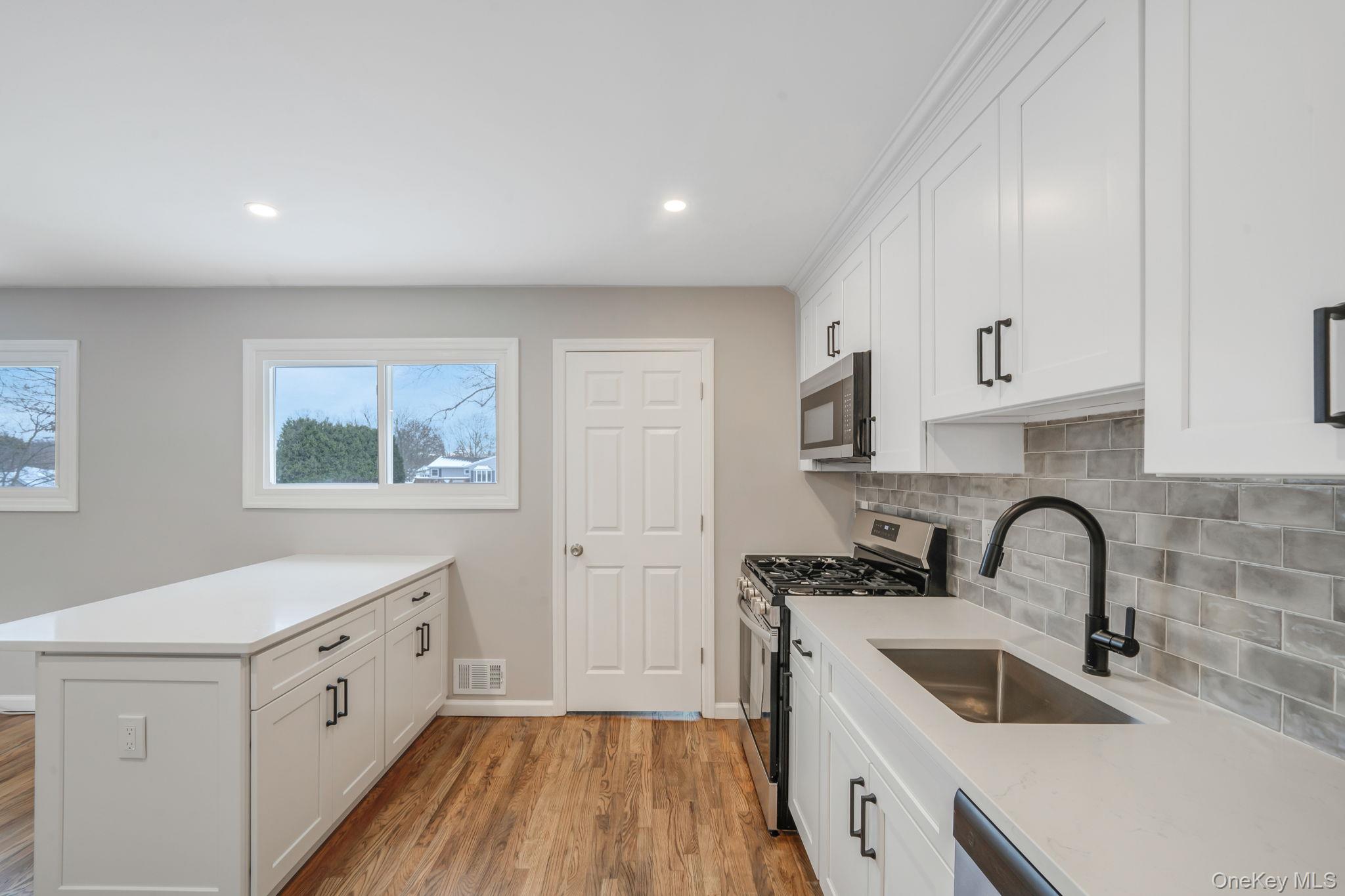 #7 photo, 104 Harrisburg Street, Bay Shore , NY 11706