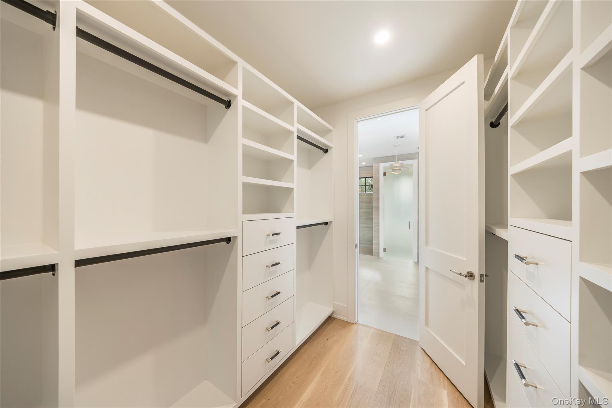 #20 photo, 512 Edge of Woods Road, সাফোক কাউন্টি Water Mill , NY 11976