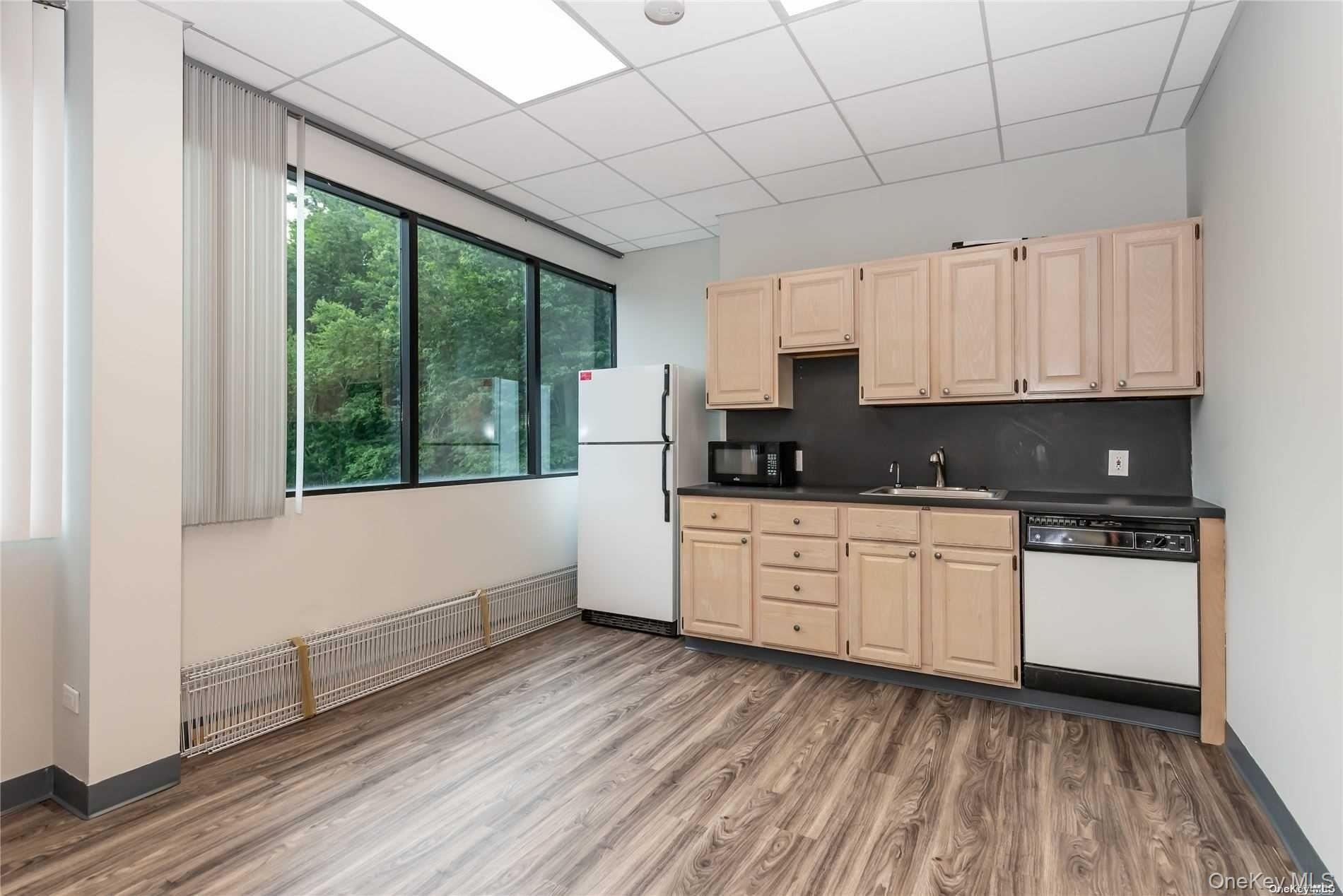 #20 photo, 144 Woodbury Road, Woodbury , NY 11797