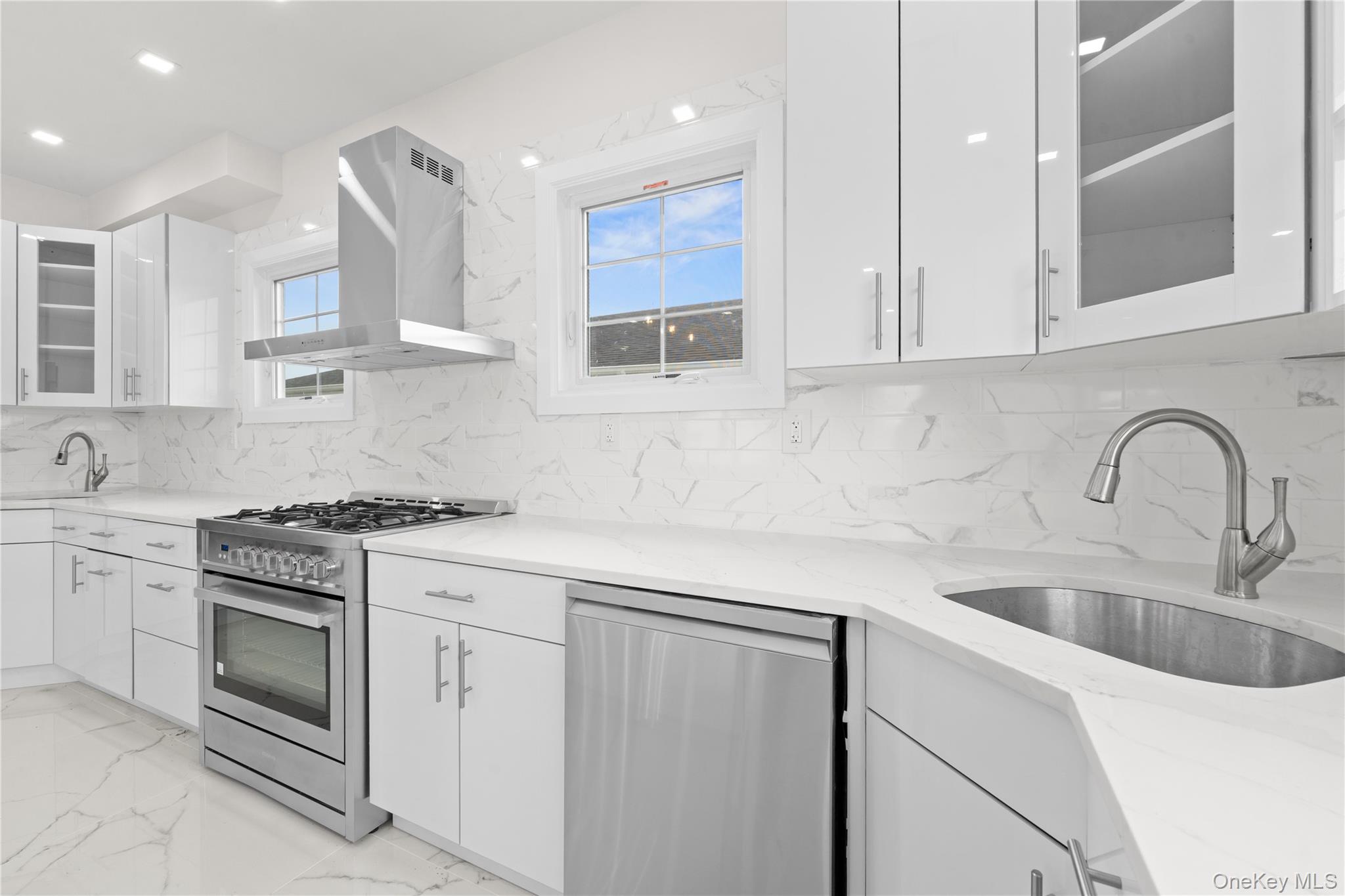 #13 photo, 383 Franklin Avenue, Hewlett , NY 11557