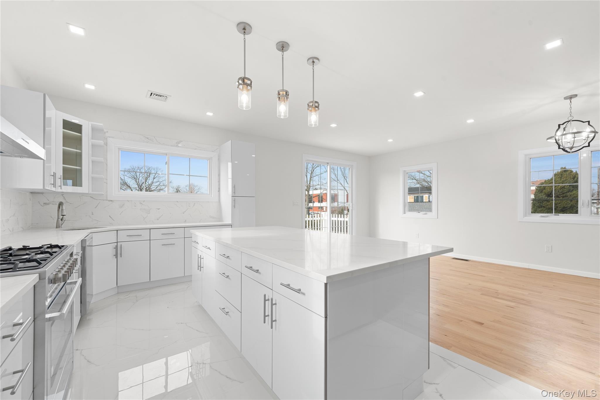 #14 photo, 383 Franklin Avenue, Hewlett , NY 11557