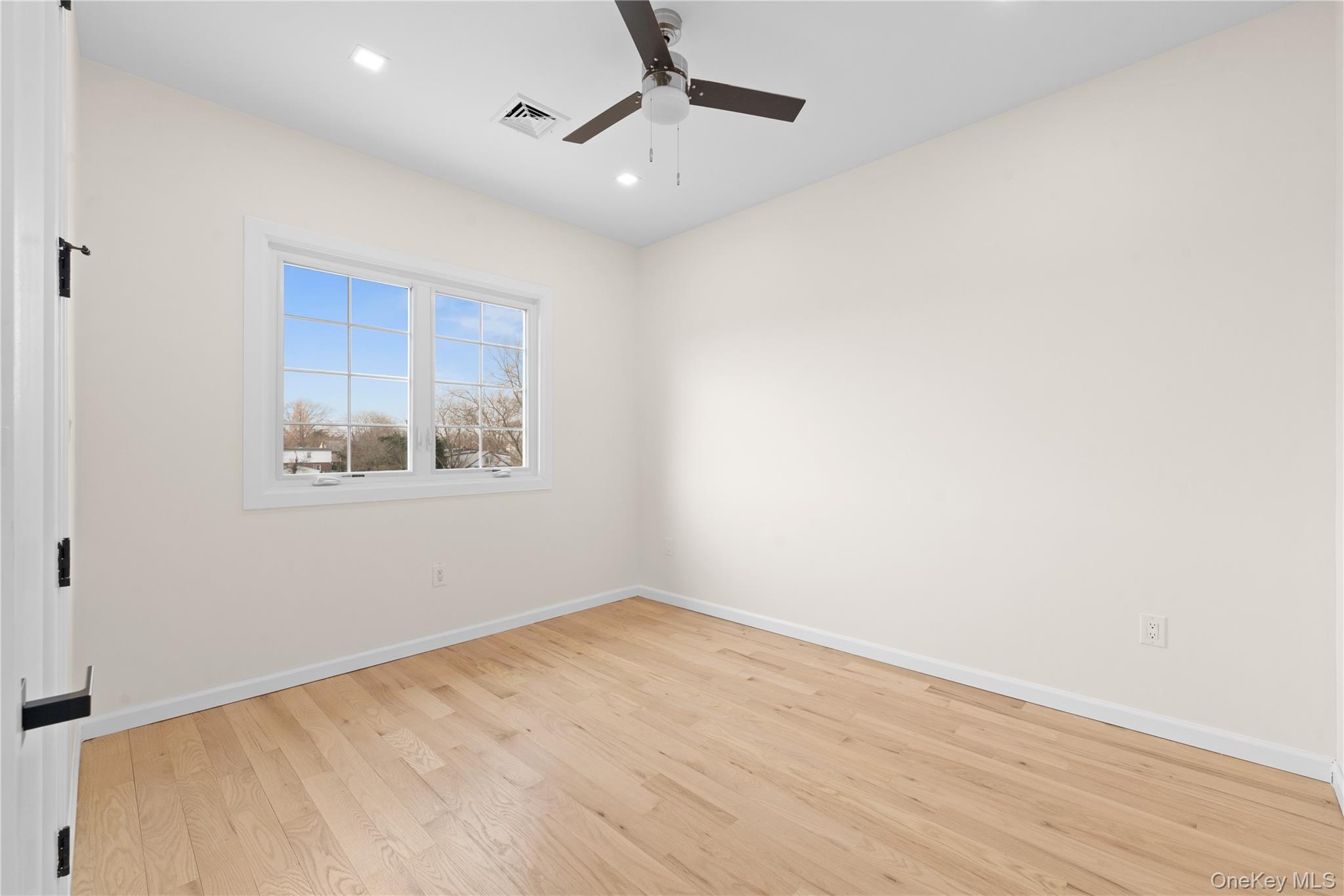 #17 photo, 383 Franklin Avenue, Hewlett , NY 11557