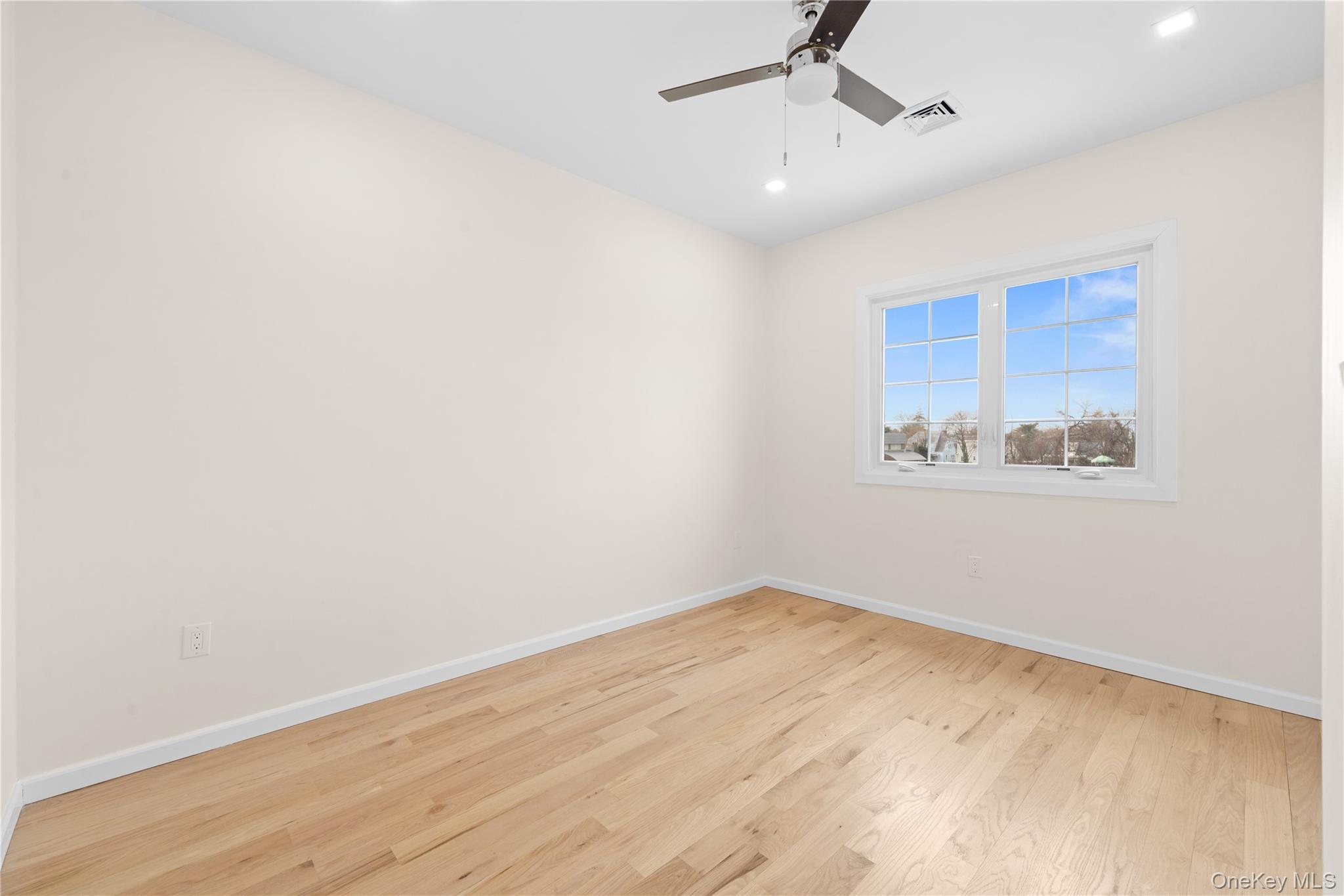 #19 photo, 383 Franklin Avenue, Hewlett , NY 11557