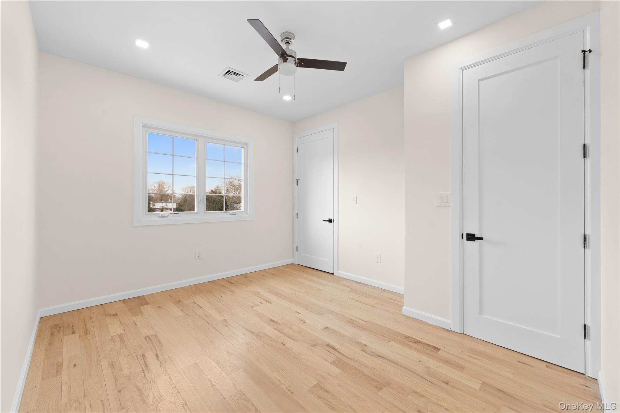 #20 photo, 383 Franklin Avenue, Hewlett , NY 11557