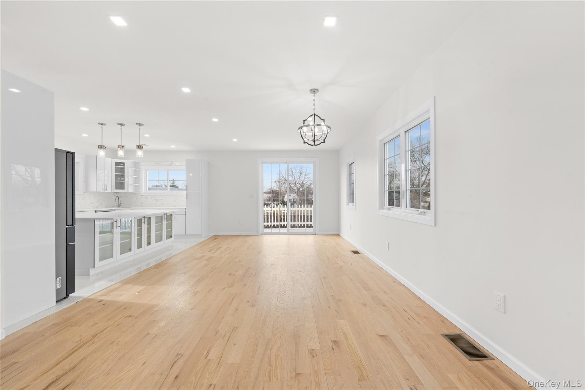 #4 photo, 383 Franklin Avenue, Hewlett , NY 11557