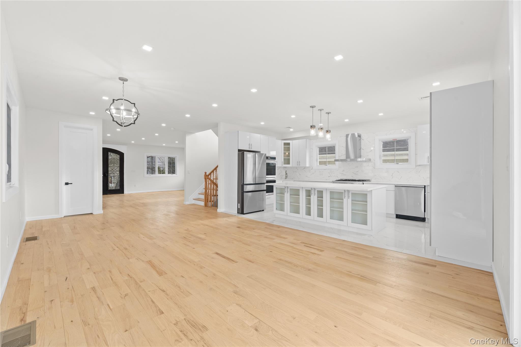 #7 photo, 383 Franklin Avenue, Hewlett , NY 11557