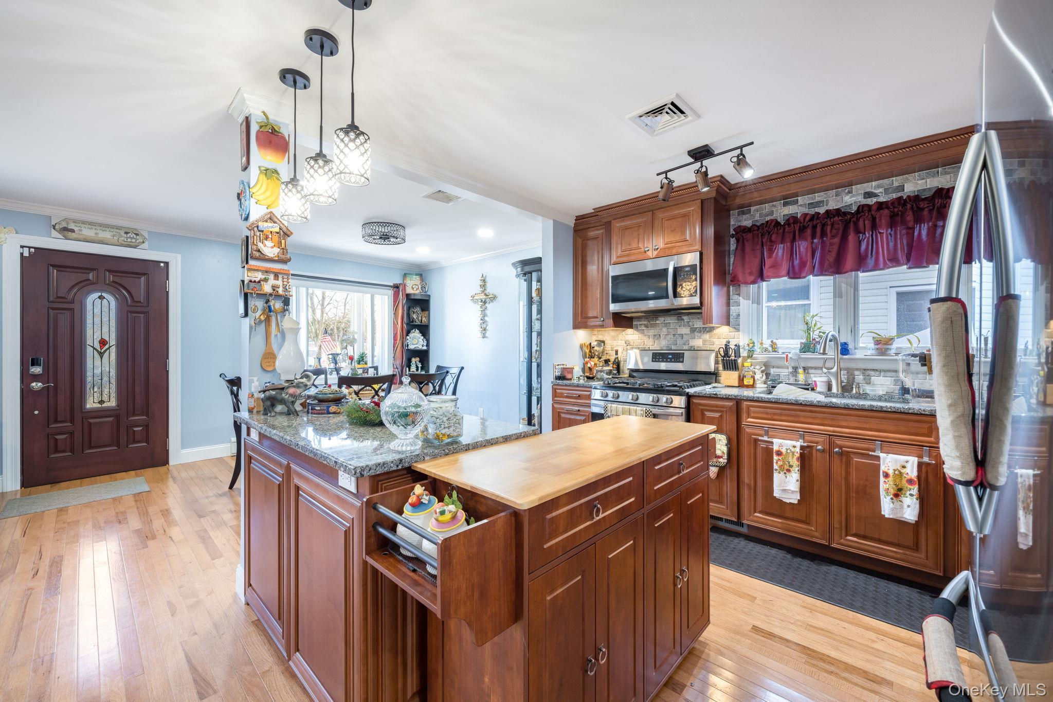 #6 photo, 69 Harriet Avenue, Hempstead , NY 11550