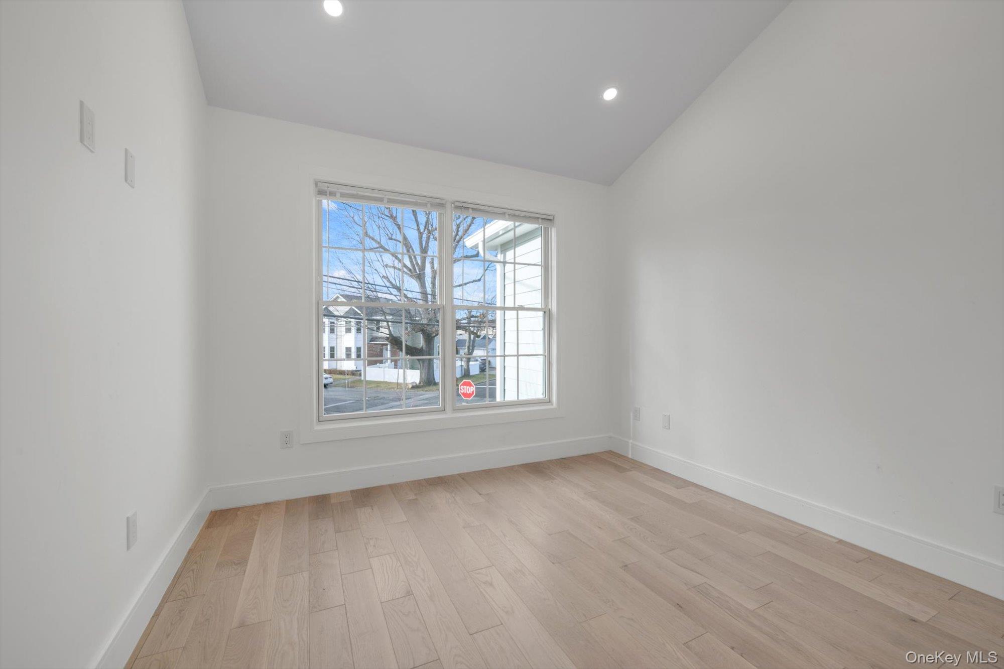 #14 photo, One Manhasset Avenue, 长岛 华盛顿港 Port Washington , NY 11050