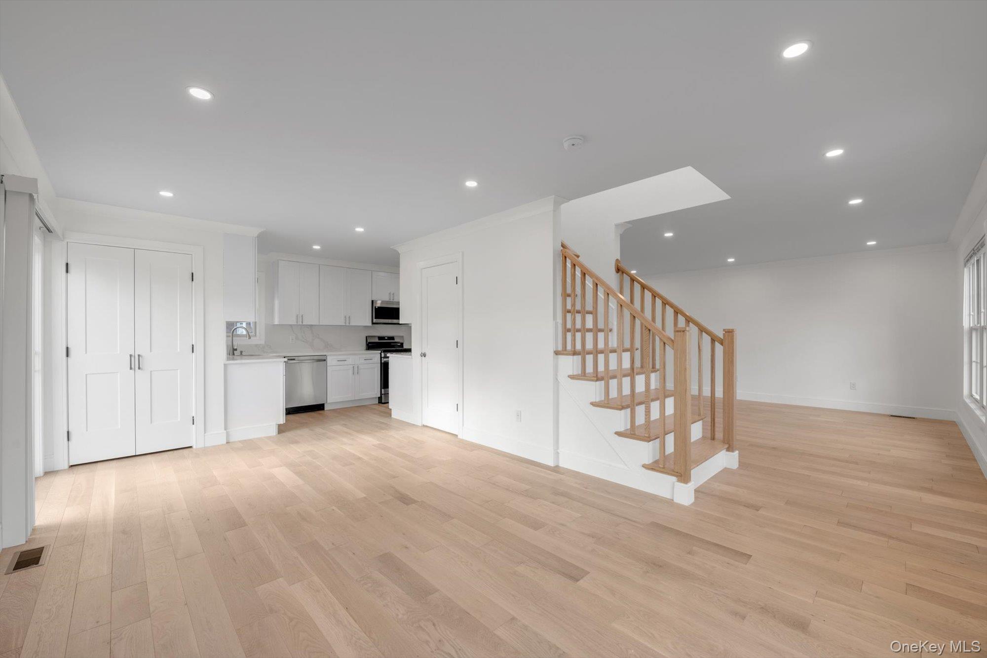 #18 photo, One Manhasset Avenue, 长岛 华盛顿港 Port Washington , NY 11050