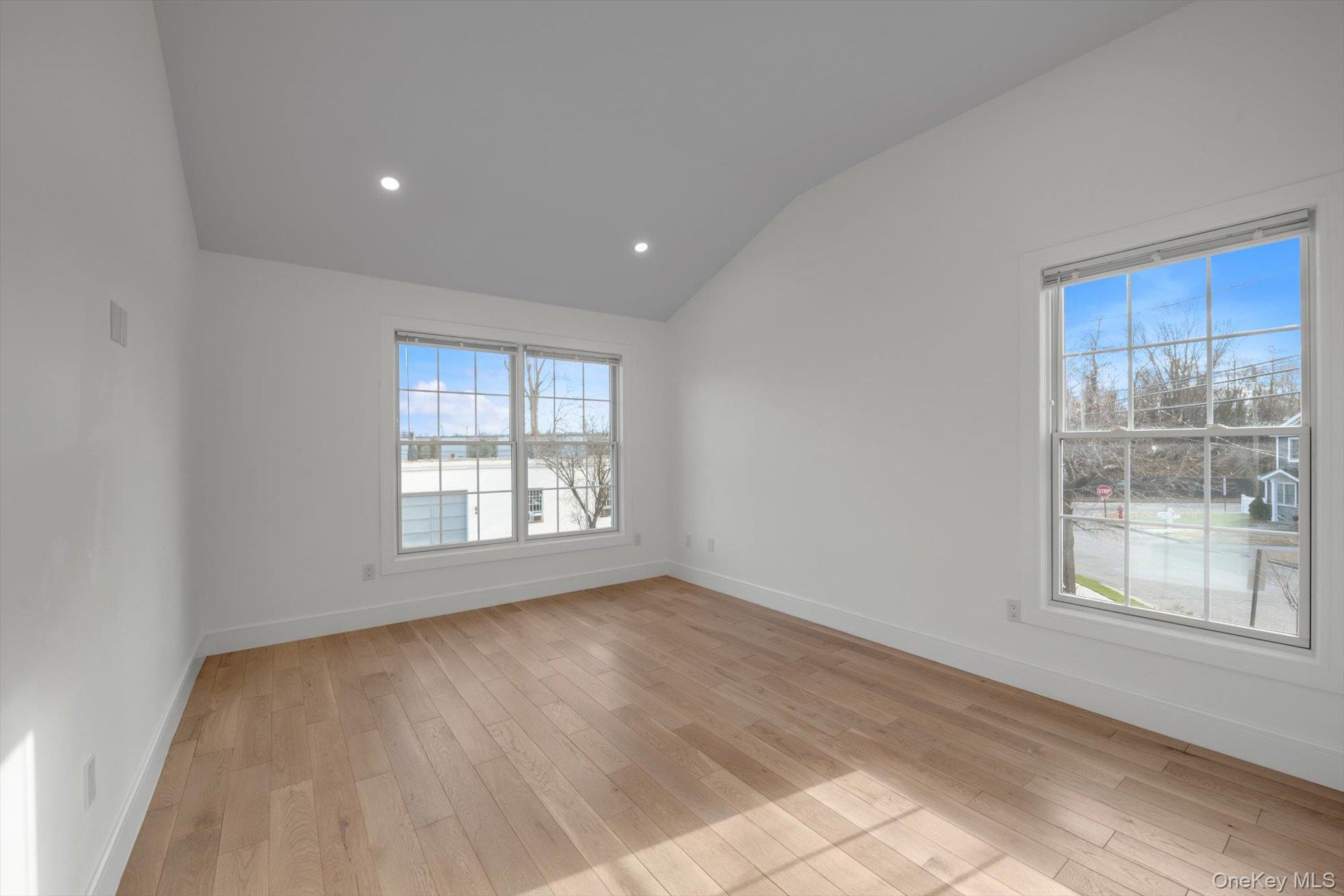 #11 photo, One Manhasset Avenue, מחוז נסאו Port Washington , NY 11050