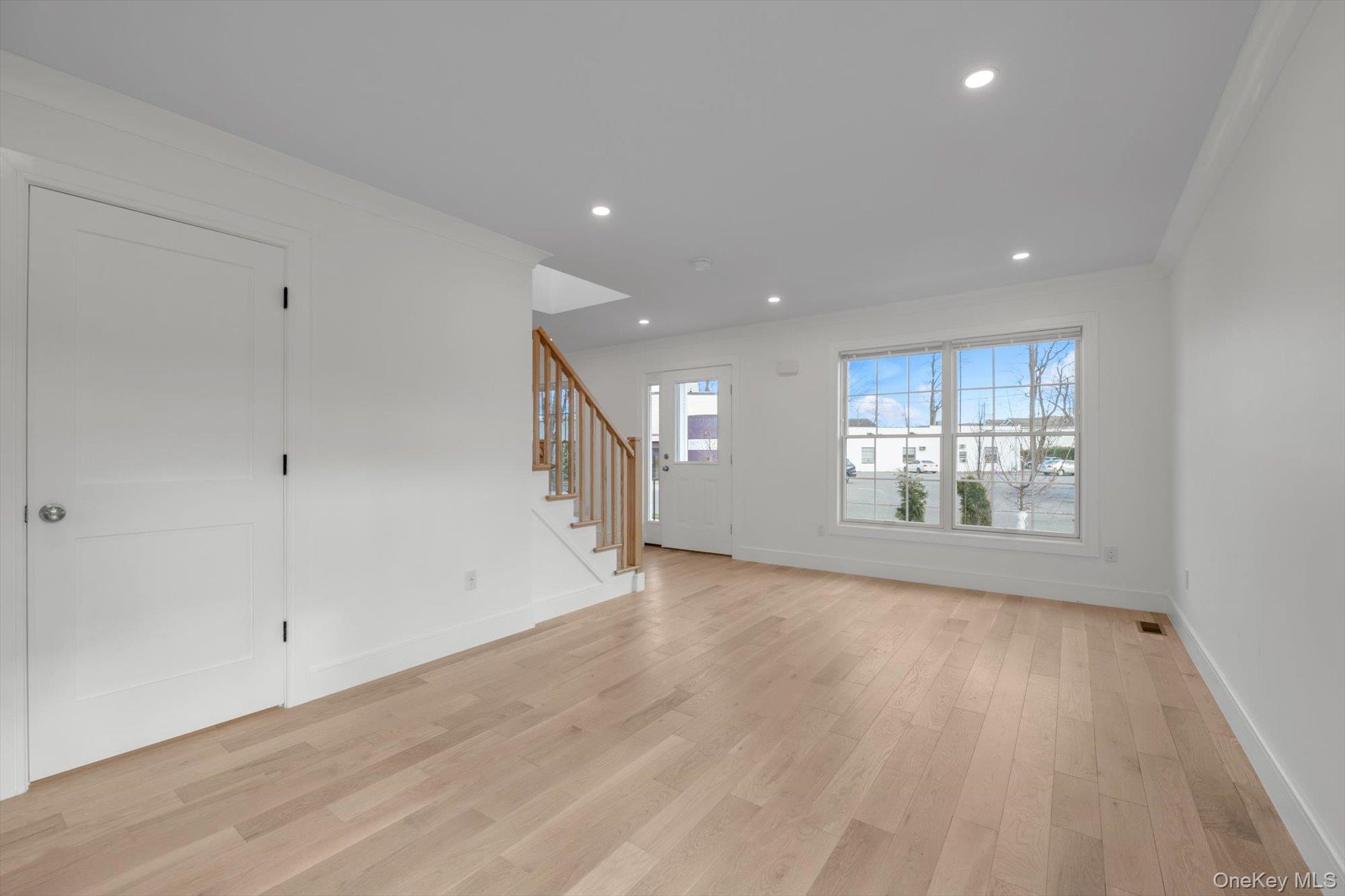 #16 photo, One Manhasset Avenue, מחוז נסאו Port Washington , NY 11050