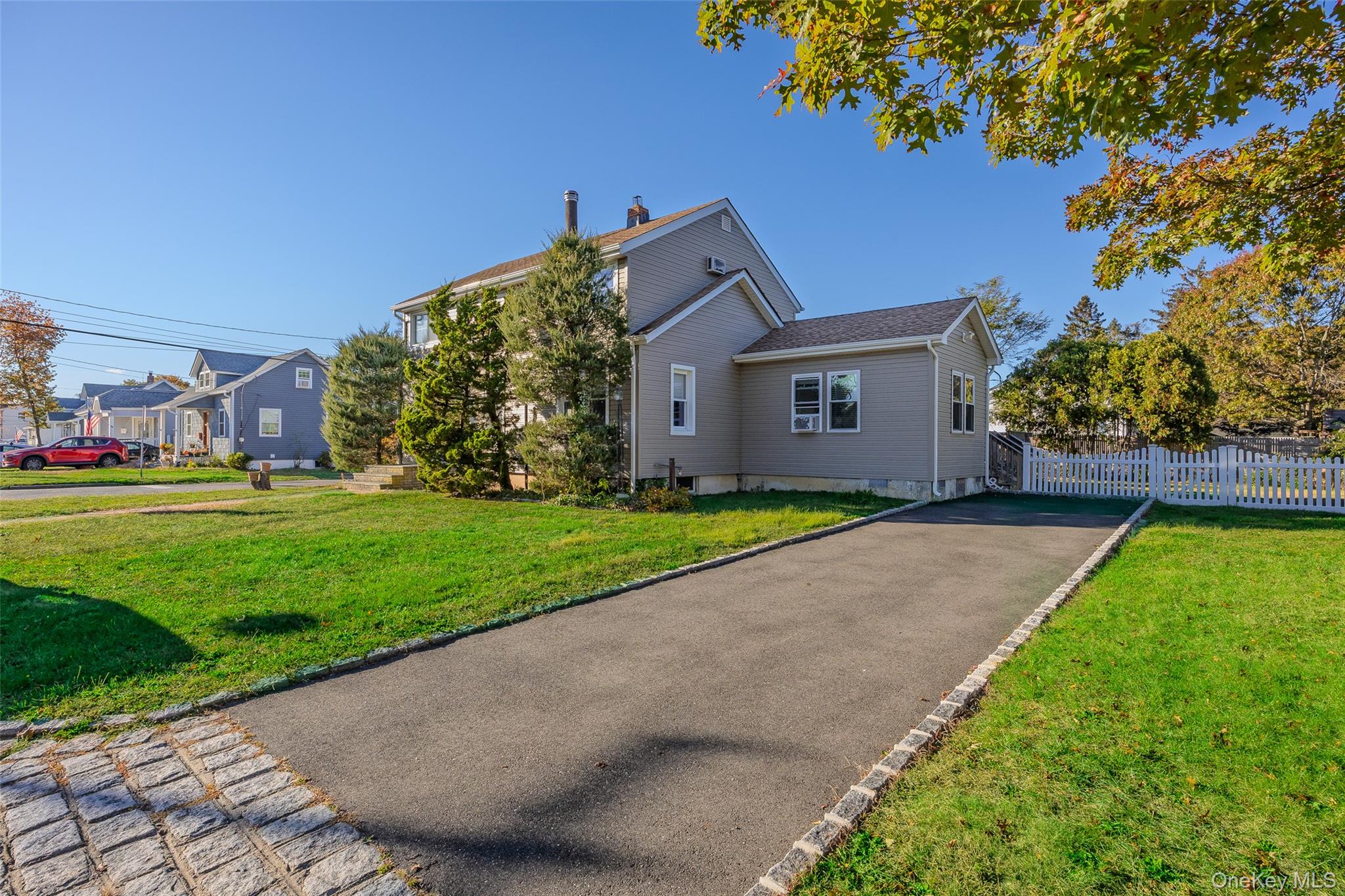 #4 photo, 17 Andrew Avenue, Islip Terrace , NY 11752