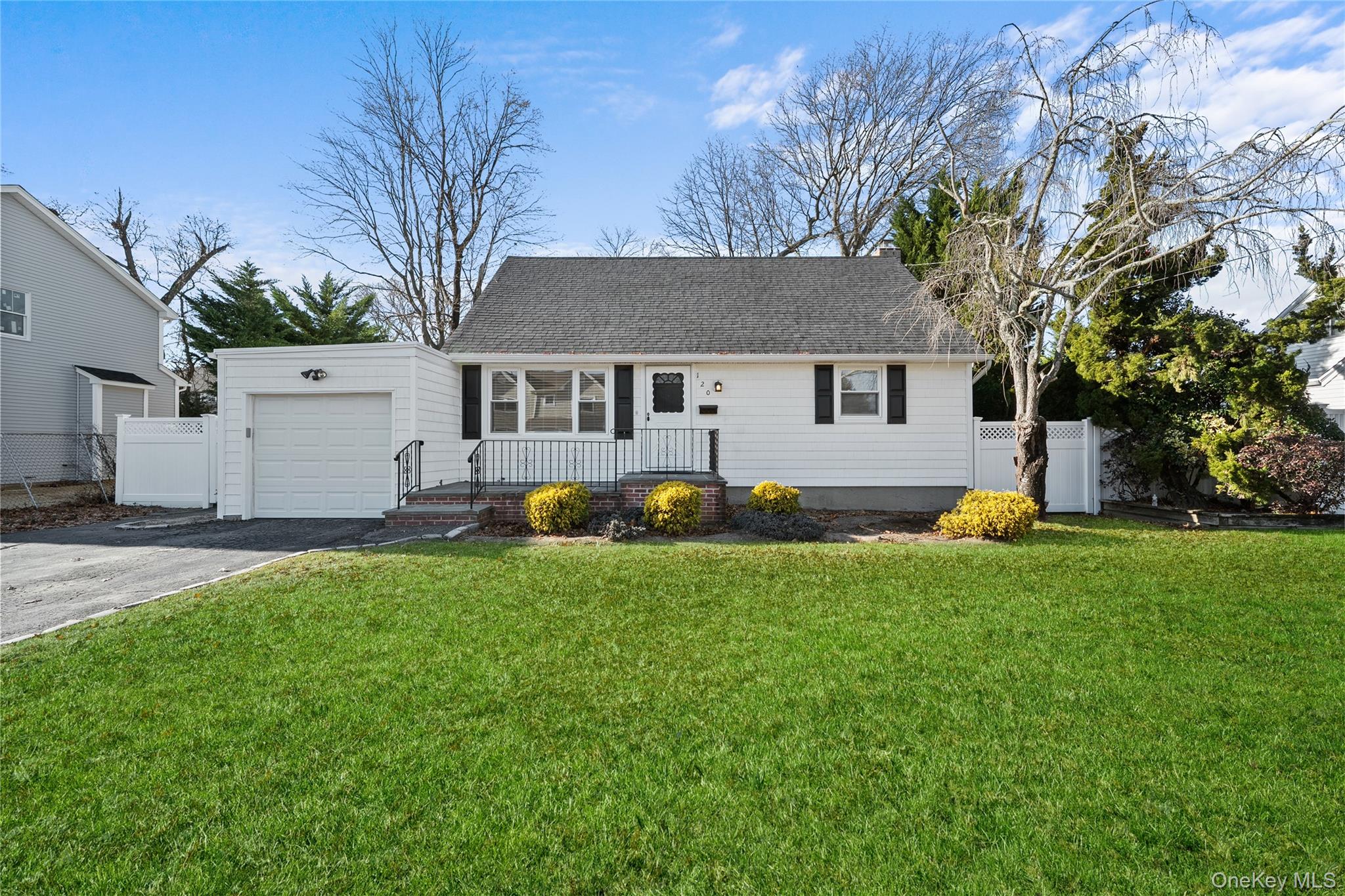 #1 photo, 120 Broadway, Massapequa Park , NY 11762