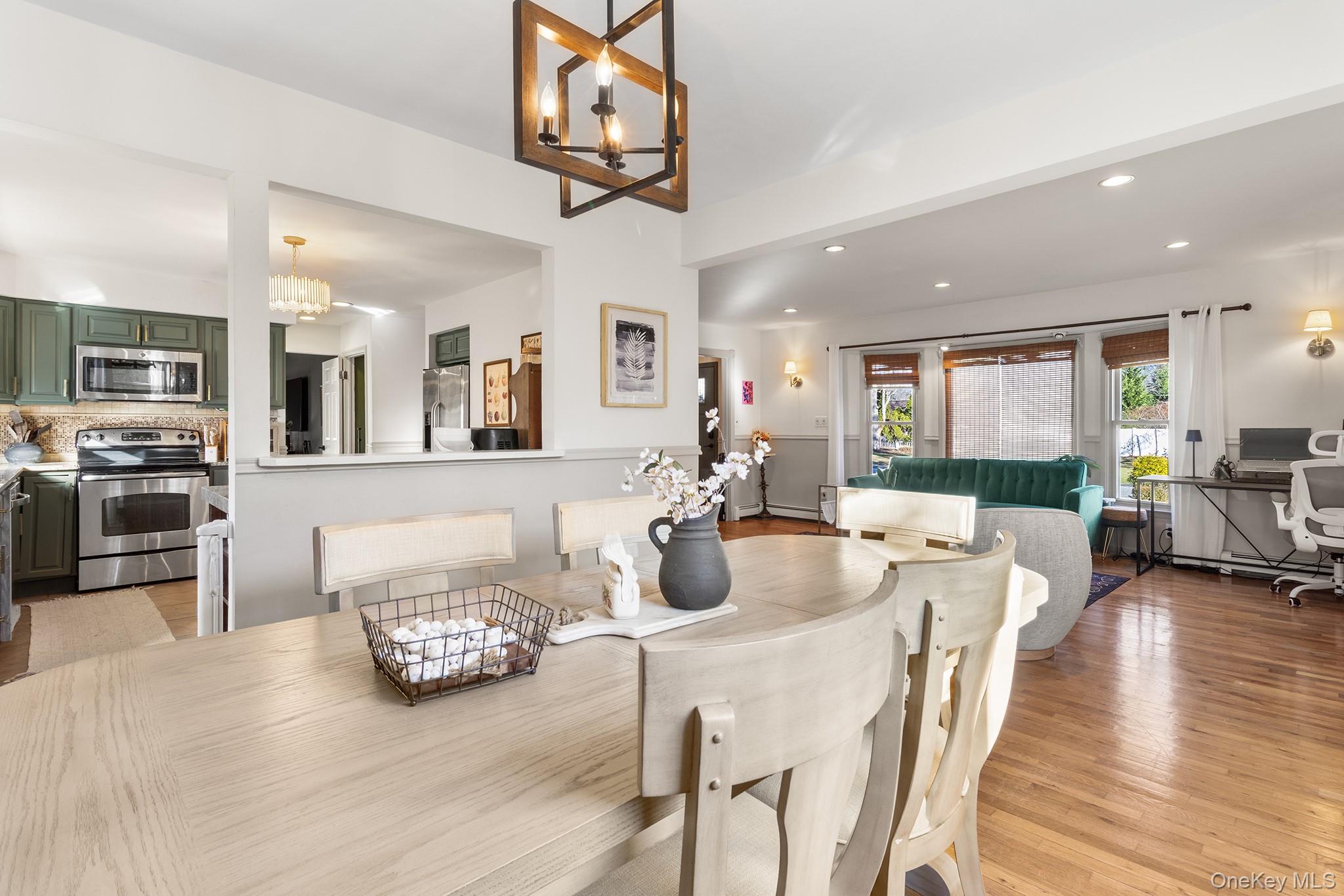 #13 photo, 24 Parkside Avenue, سوفولك Miller Place , NY 11764