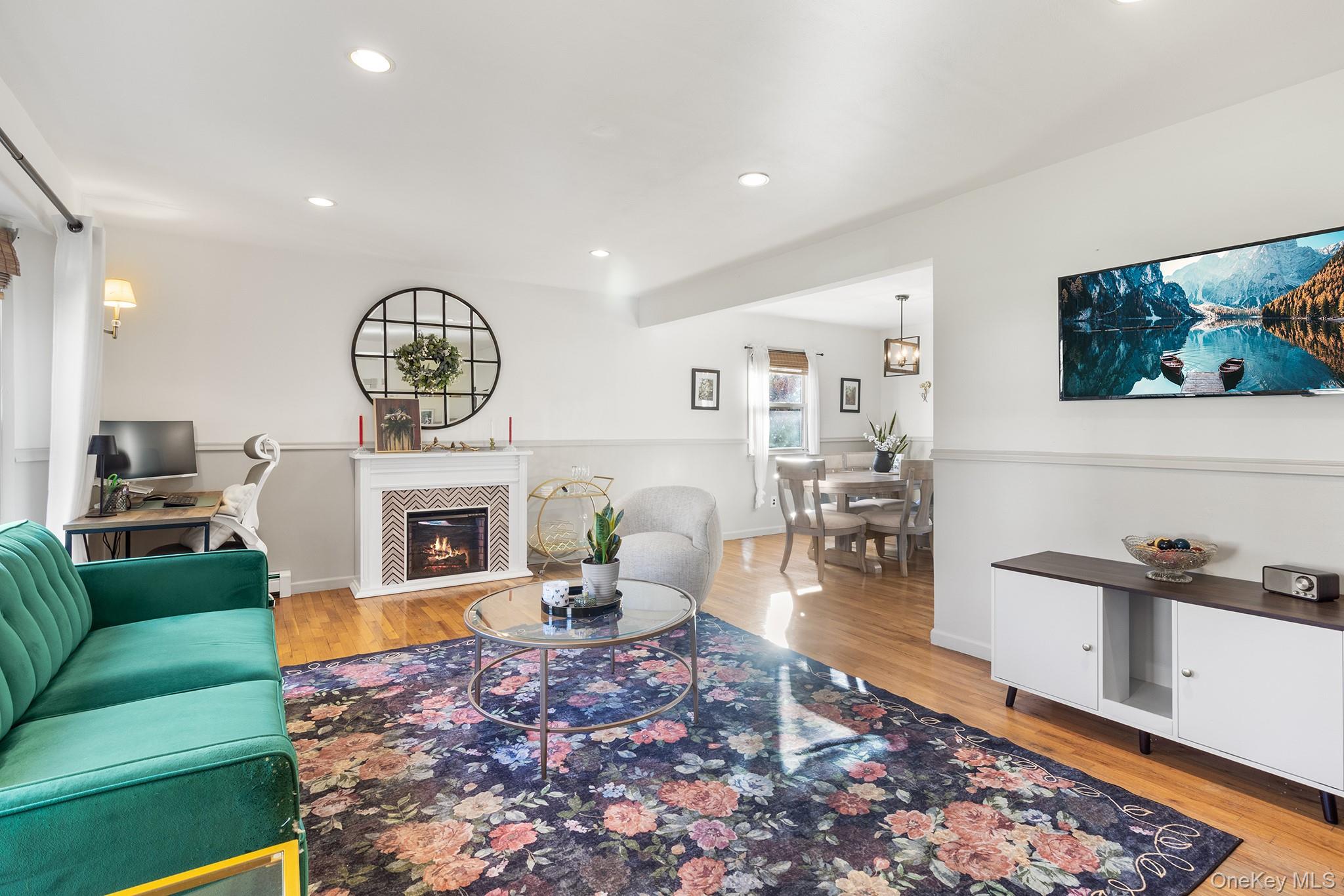 #16 photo, 24 Parkside Avenue, سوفولك Miller Place , NY 11764