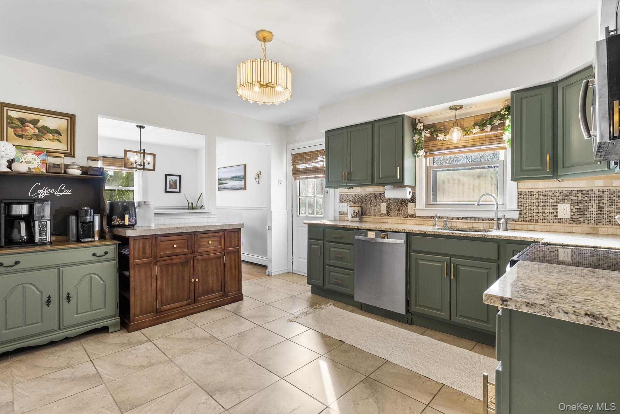 #7 photo, 24 Parkside Avenue, سوفولك Miller Place , NY 11764