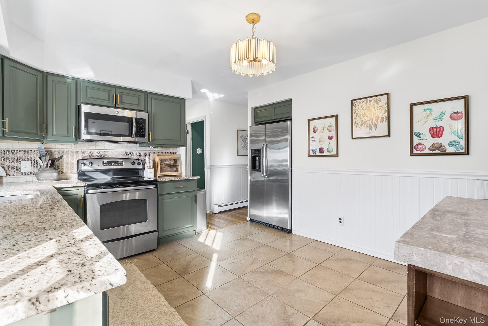 #9 photo, 24 Parkside Avenue, سوفولك Miller Place , NY 11764