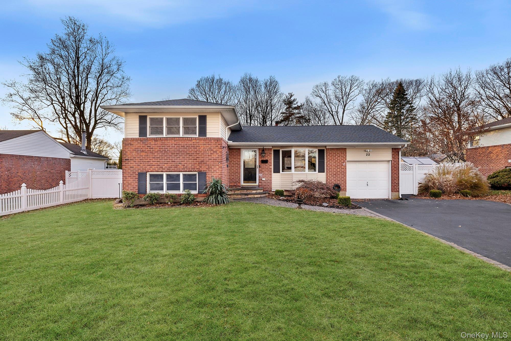 #1 photo, 22 Niagara Lane, Commack , NY 11725
