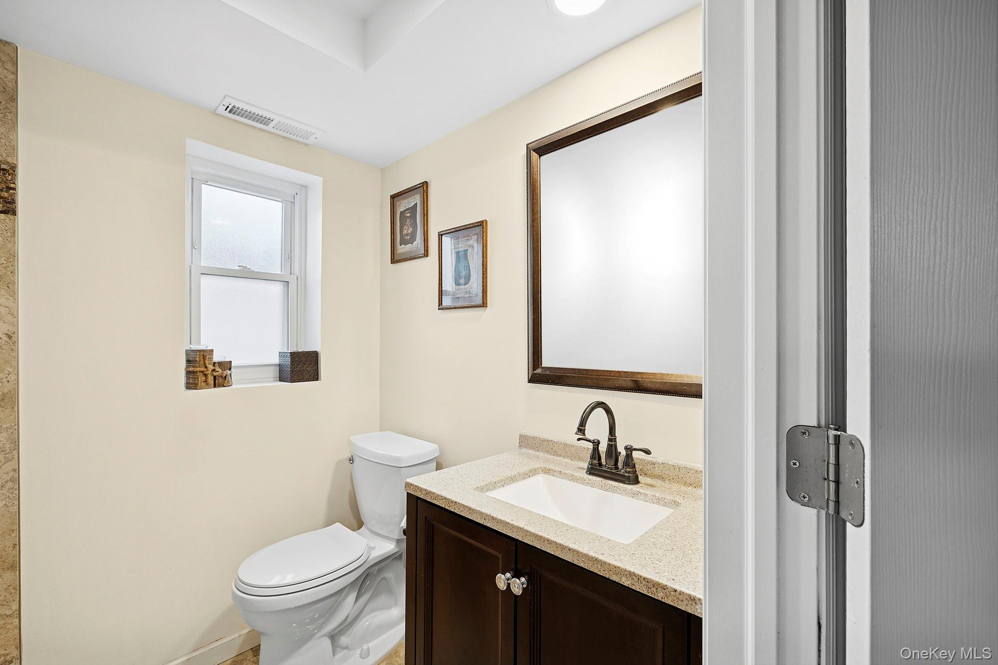 #11 photo, 22 Niagara Lane, Commack , NY 11725