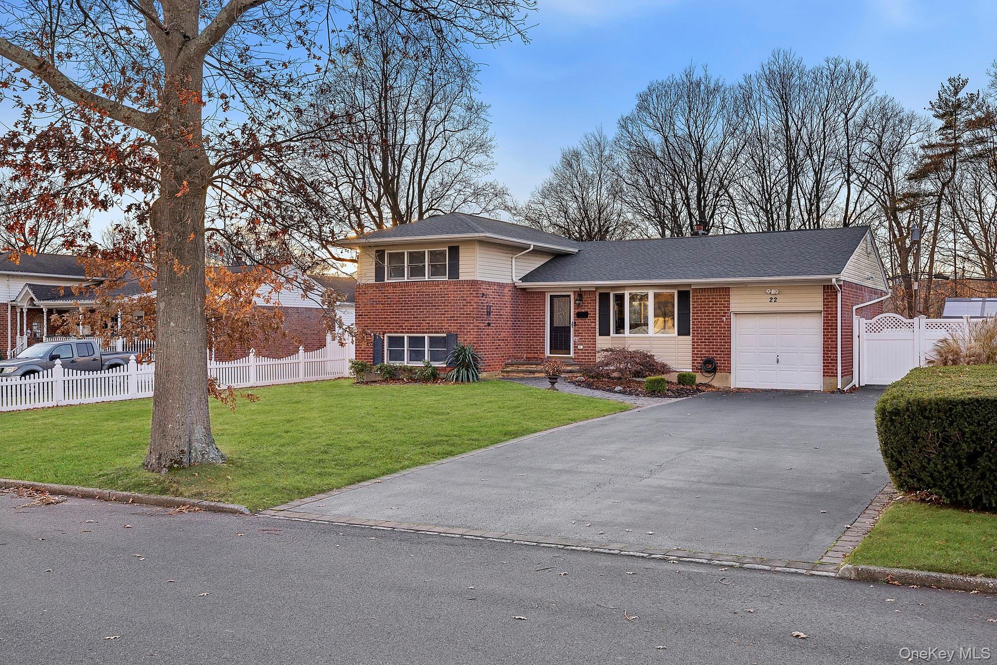 #3 photo, 22 Niagara Lane, Commack , NY 11725