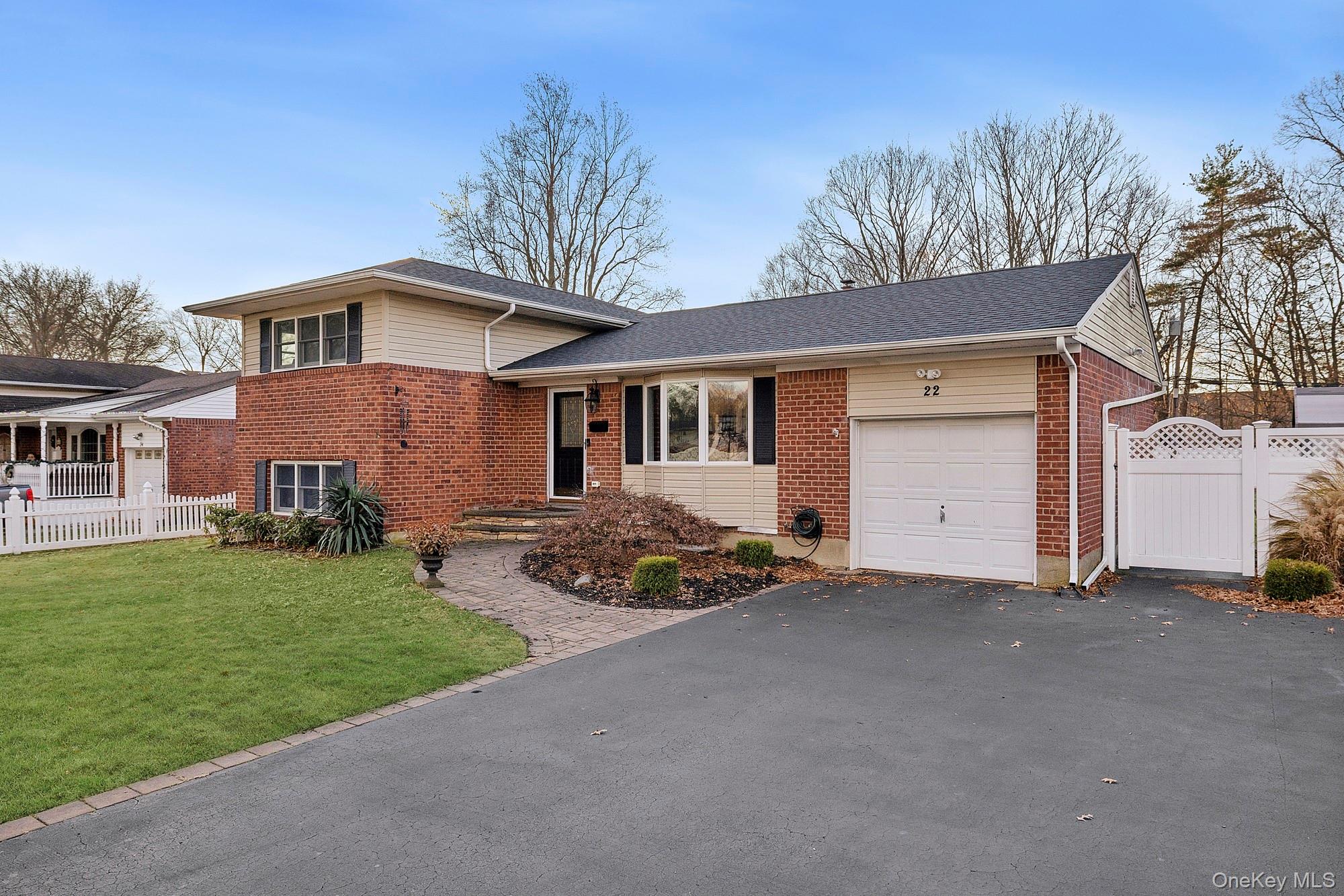 #4 photo, 22 Niagara Lane, Commack , NY 11725