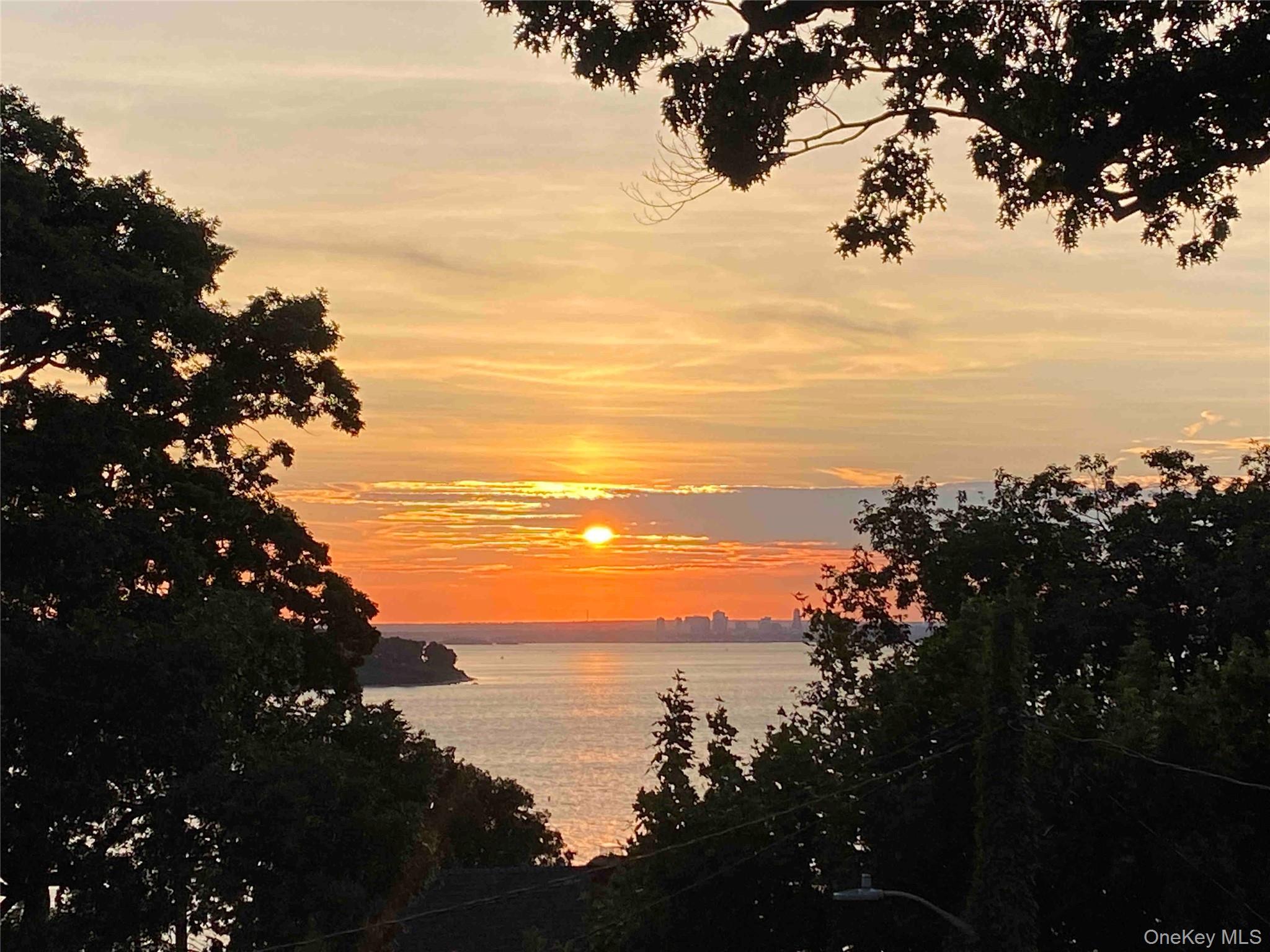 #1 photo, 161 15th Avenue, নাসাউ কাউন্টি Sea Cliff , NY 11579