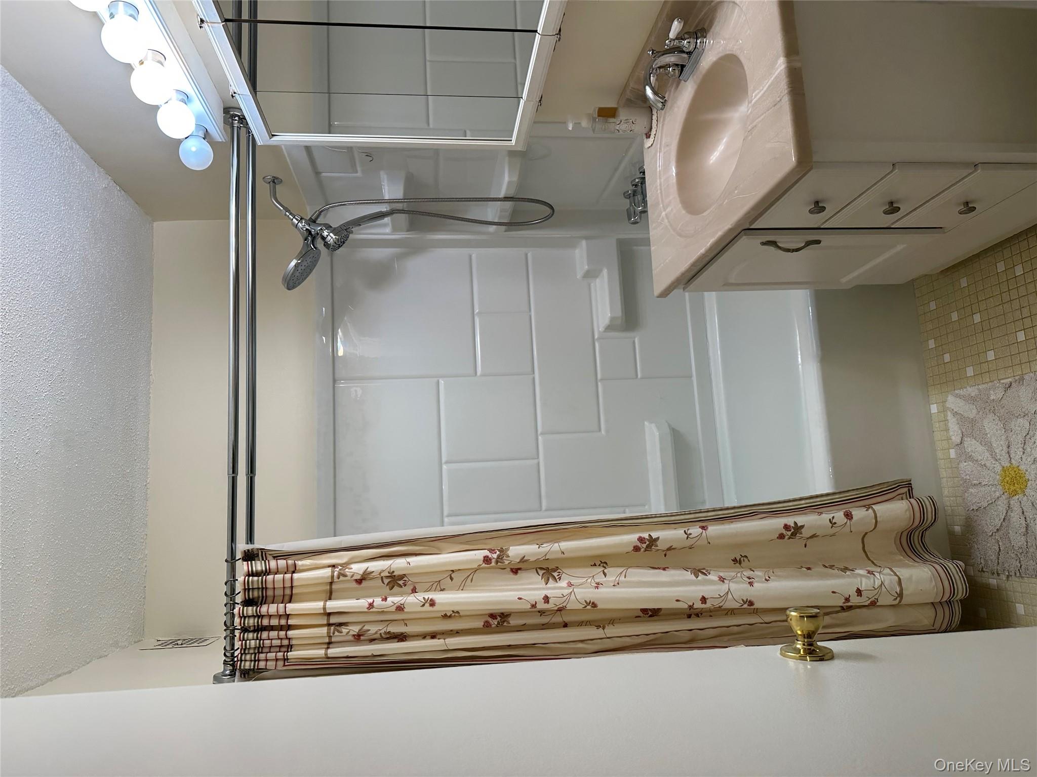 #4 photo, 72-35 112 Street, קווינס Forest Hills , NY 11375