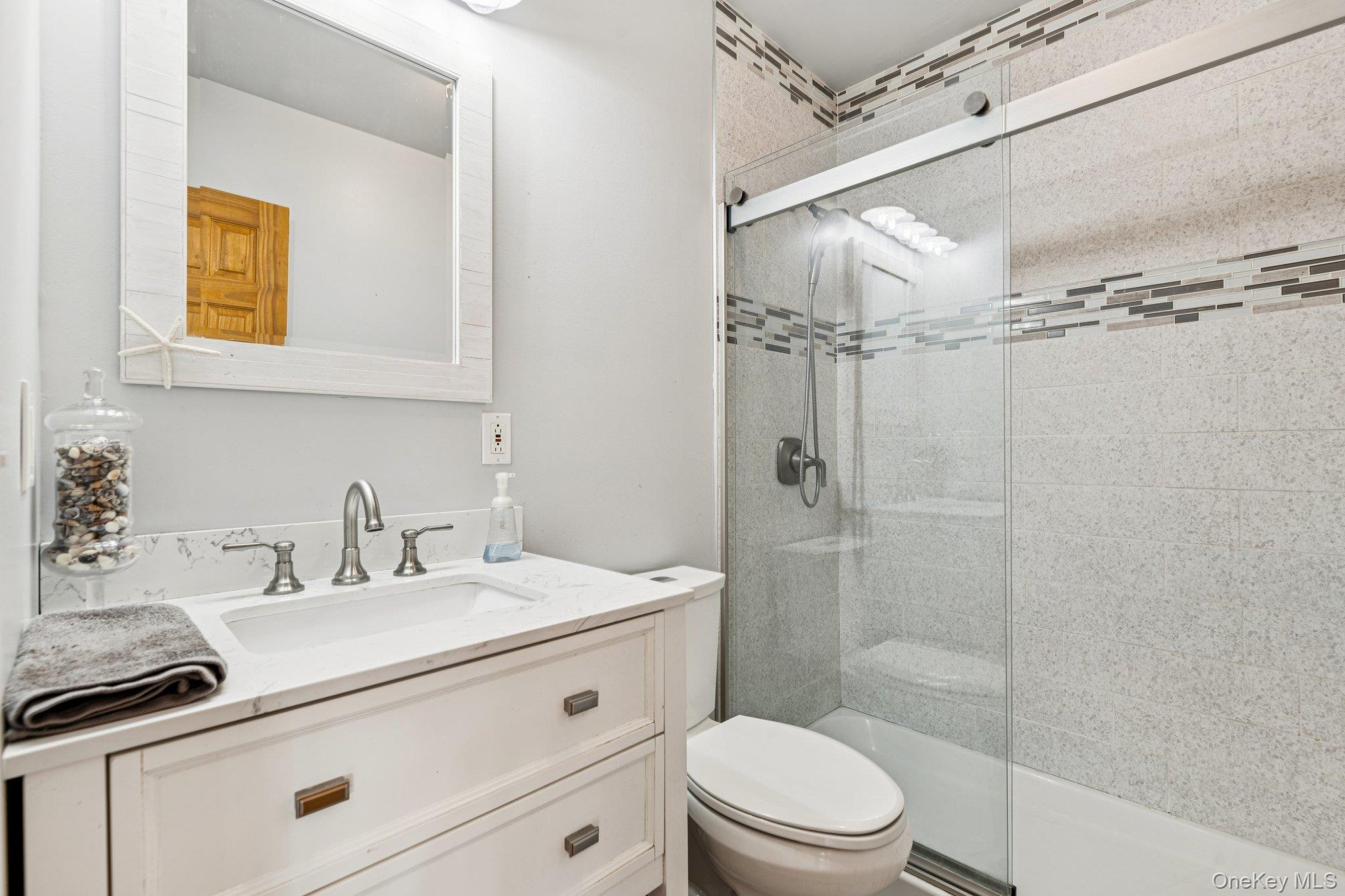 #15 photo, 10 W Sanders Street, Greenlawn , NY 11740