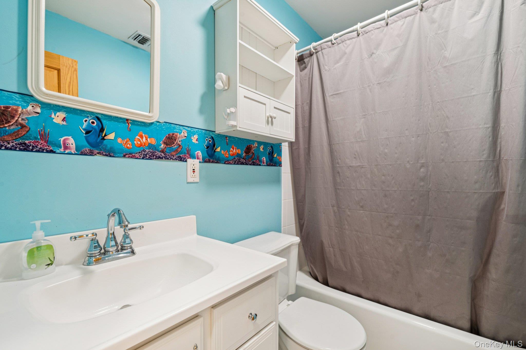 #18 photo, 10 W Sanders Street, Greenlawn , NY 11740