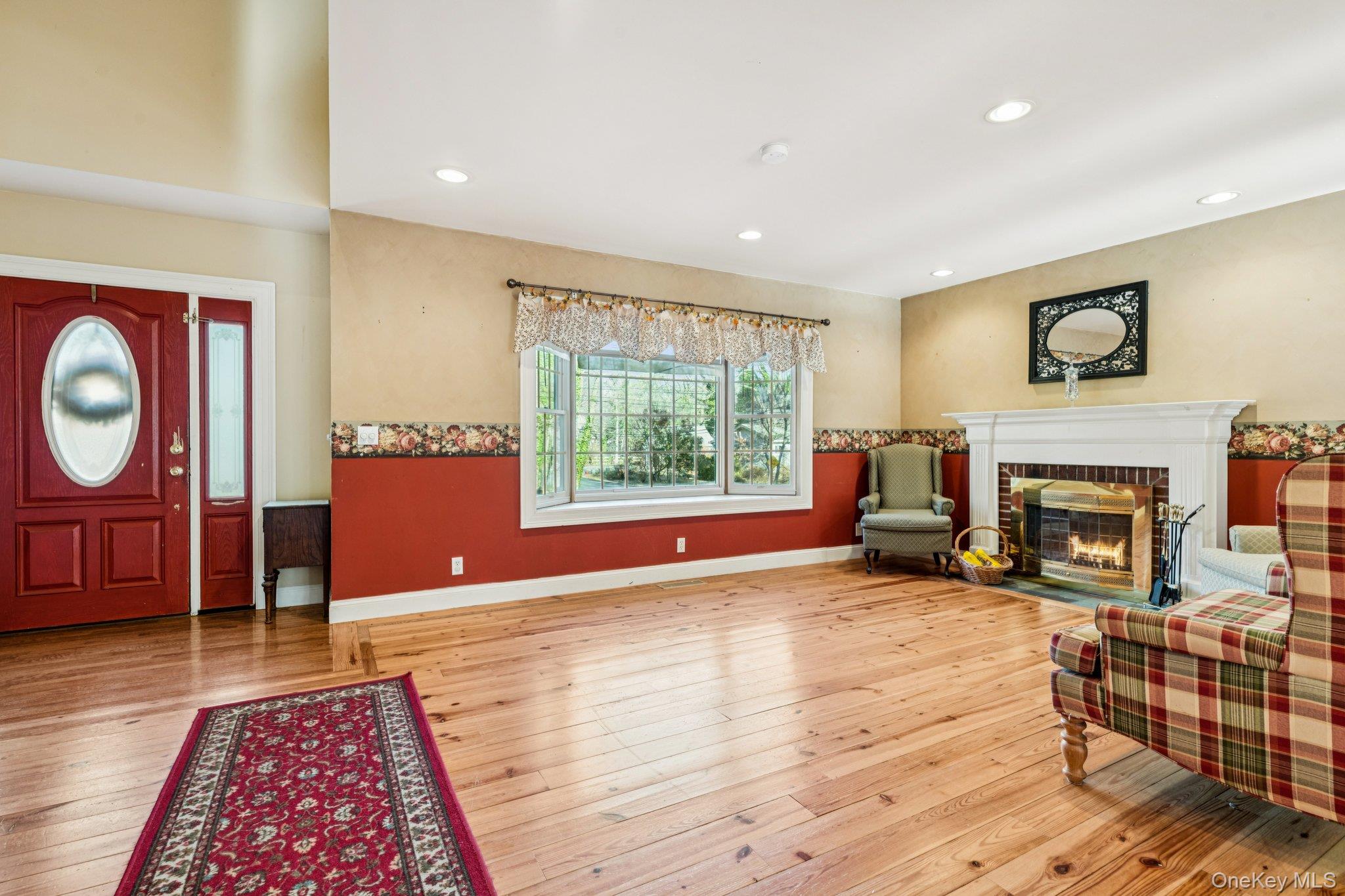 #4 photo, 10 W Sanders Street, Greenlawn , NY 11740