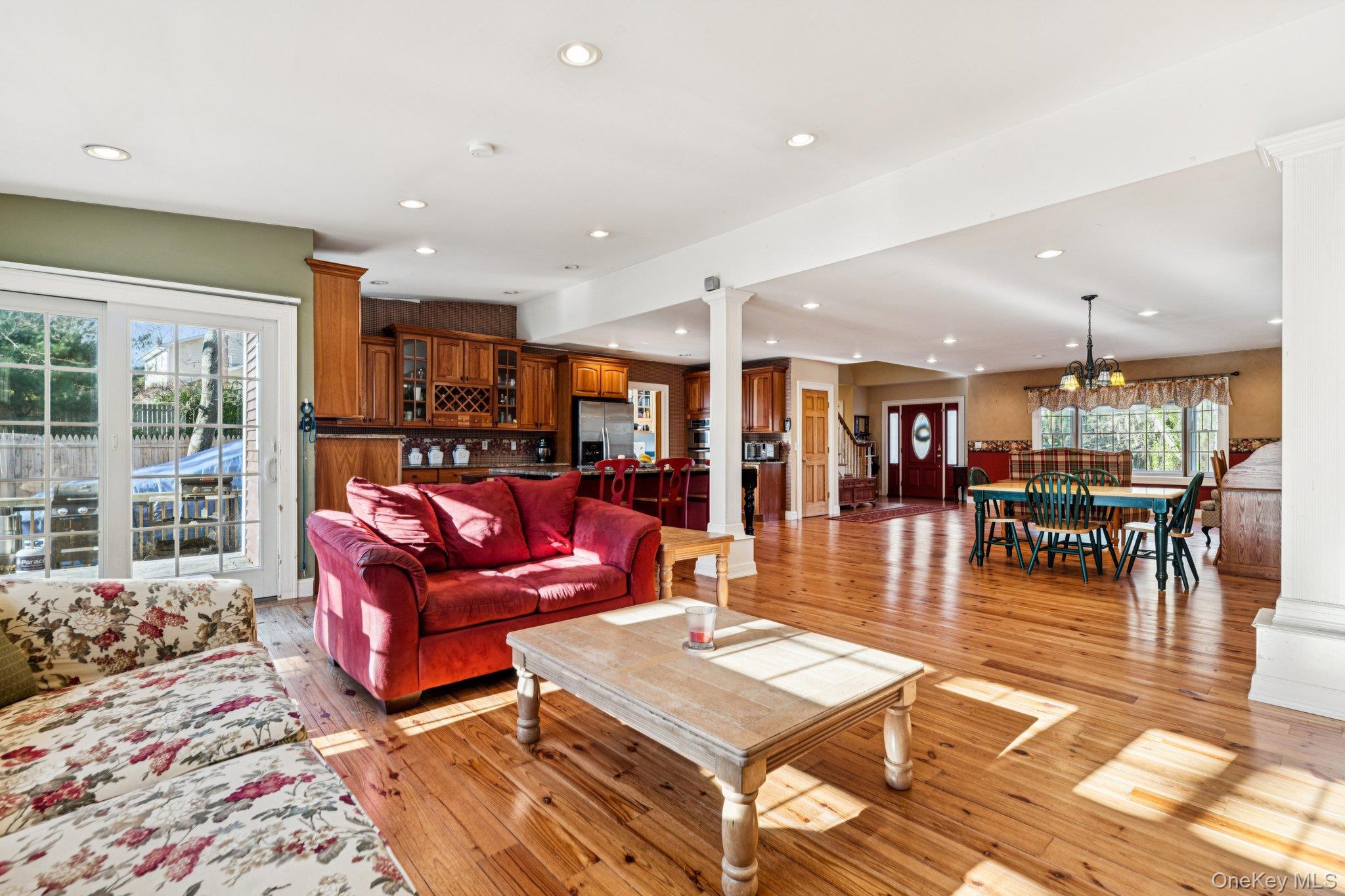 #5 photo, 10 W Sanders Street, Greenlawn , NY 11740