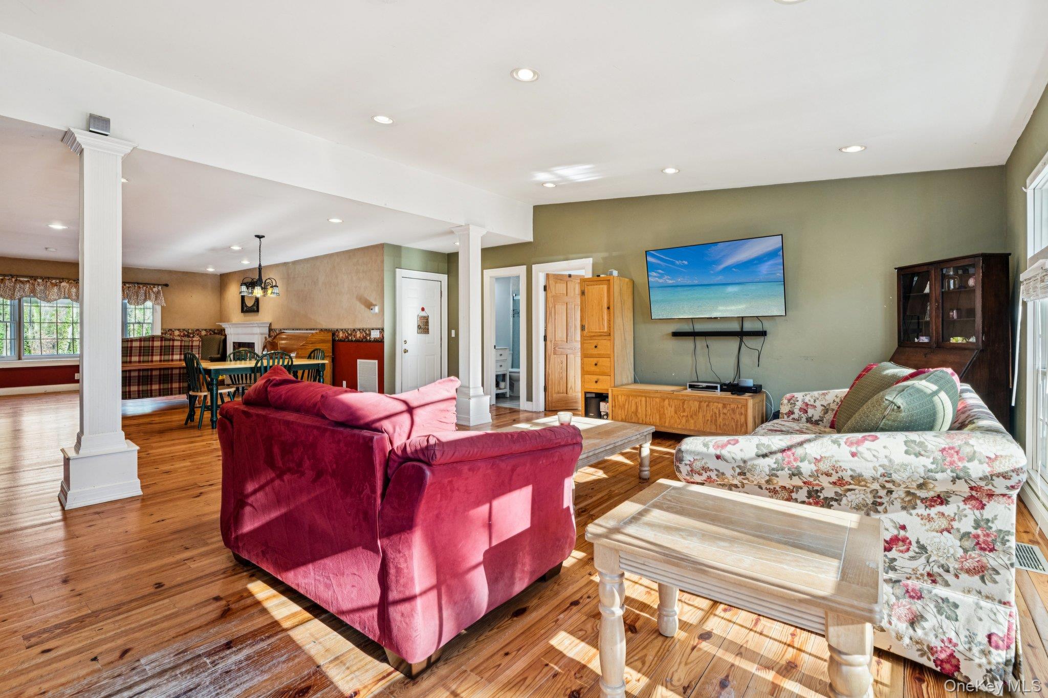 #6 photo, 10 W Sanders Street, Greenlawn , NY 11740