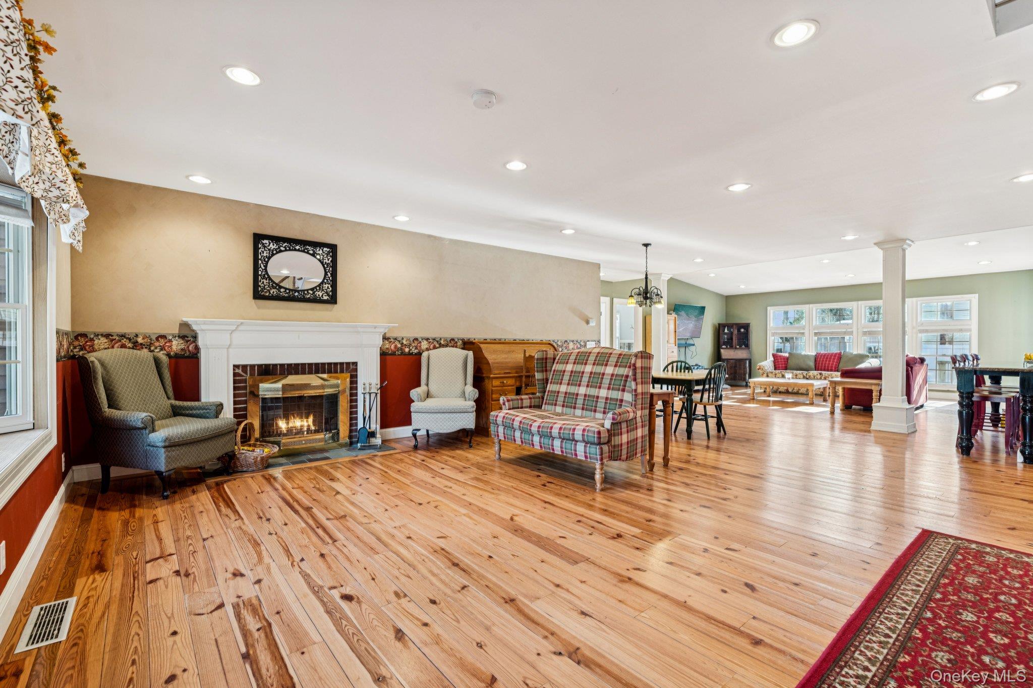 #7 photo, 10 W Sanders Street, Greenlawn , NY 11740