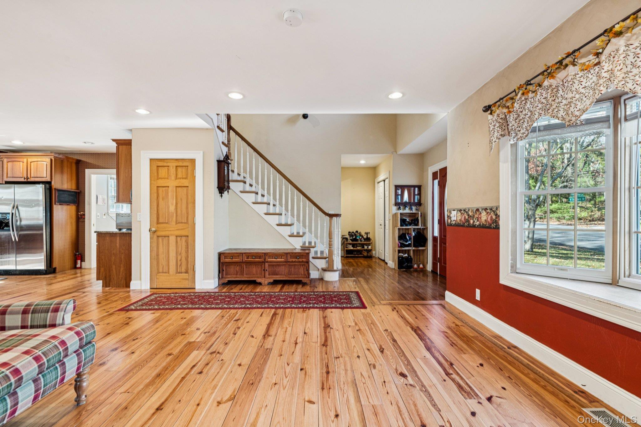 #8 photo, 10 W Sanders Street, Greenlawn , NY 11740