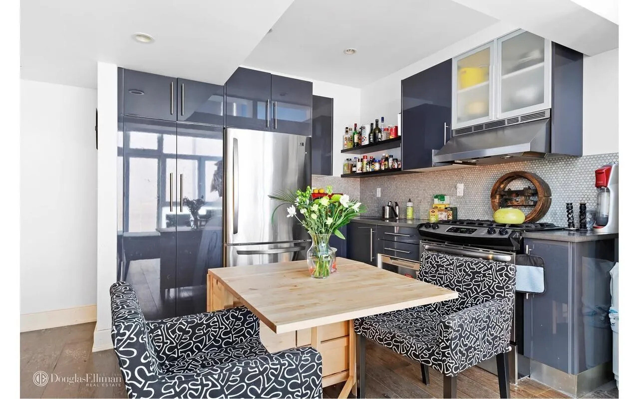 #7 photo, 390 LORIMER Street, Williamsburg , NY 11206