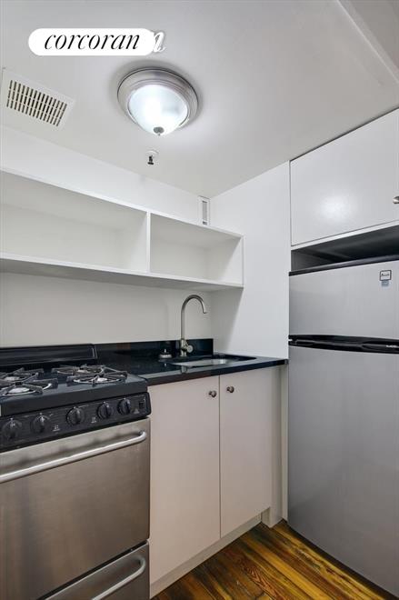 #2 photo, 7 MINETTA Street, Greenwich Village , NY 10012