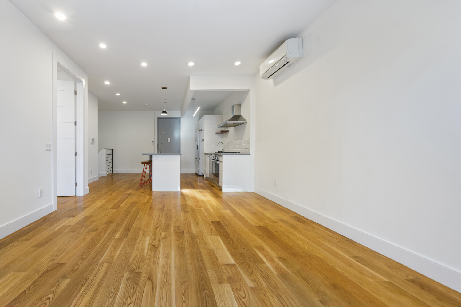 #8 photo, 79 CLAY Street, ব্রুকলিন Greenpoint , NY 11222