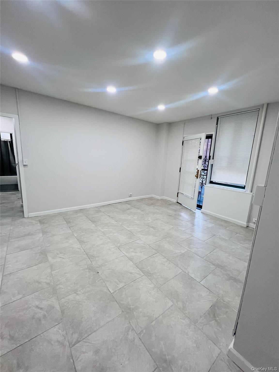 #4 photo, 2200 E Tremont Avenue, Bronx , NY 10462