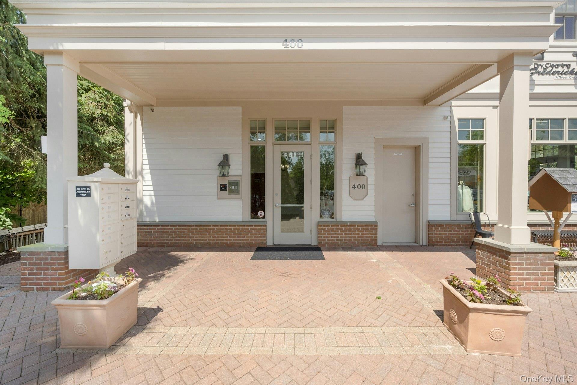 #16 photo, 400 Main Street, Armonk , NY 10504