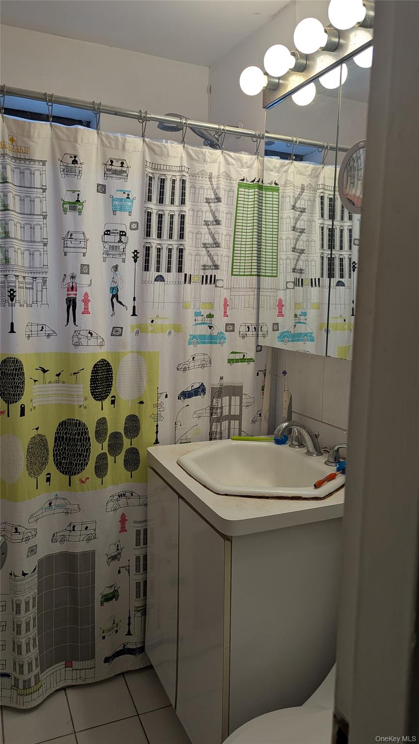 #4 photo, 4 West Mill Drive, Great Neck , NY 11021