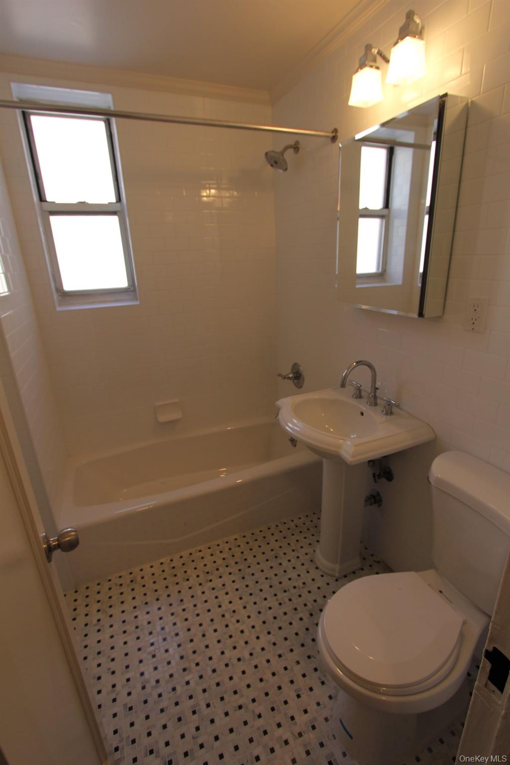 #12 photo, 47-50 41st Street, קווינס Sunnyside , NY 11104